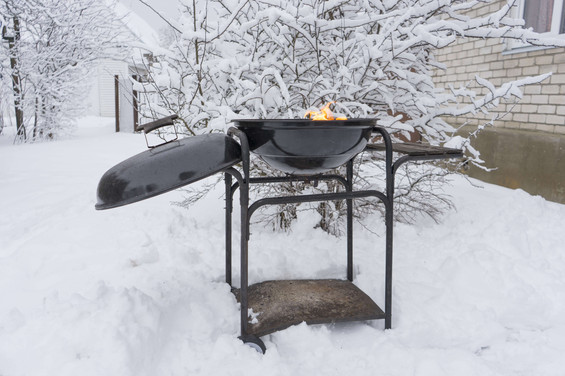 Ein Kugelgrill zum Wintergrillen